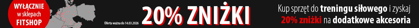 Baner reklamowy z salonem Fitshop w tle. Na nim tekst: „Do 14.03.2026. 20% zniżki. Kup sprzęt do treningu siłowego i zyskaj 20% zniżki na dodatkowe akcesoria. Wyłącznie w salonach Fitshop”. Przykładowy zestaw produktów obejmuje: atlas do ćwiczeń, ławkę treningową oraz talerz obciążeniowy.